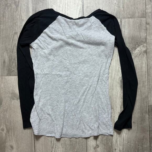 Vintage Volcom Women’s Moclov Not War three quarter sleeve tshirt size xs - Picture 3 of 3